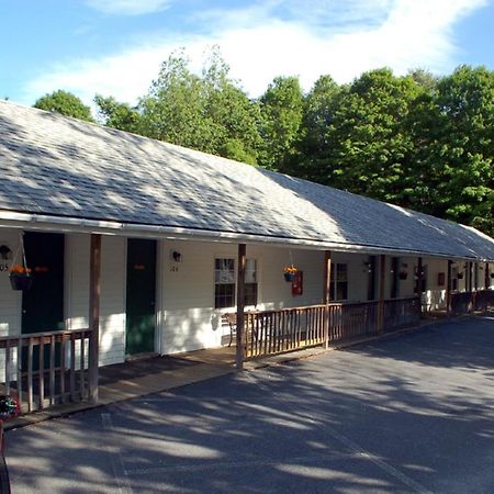 Maple Leaf Motel シュローン・レイク エクステリア 写真