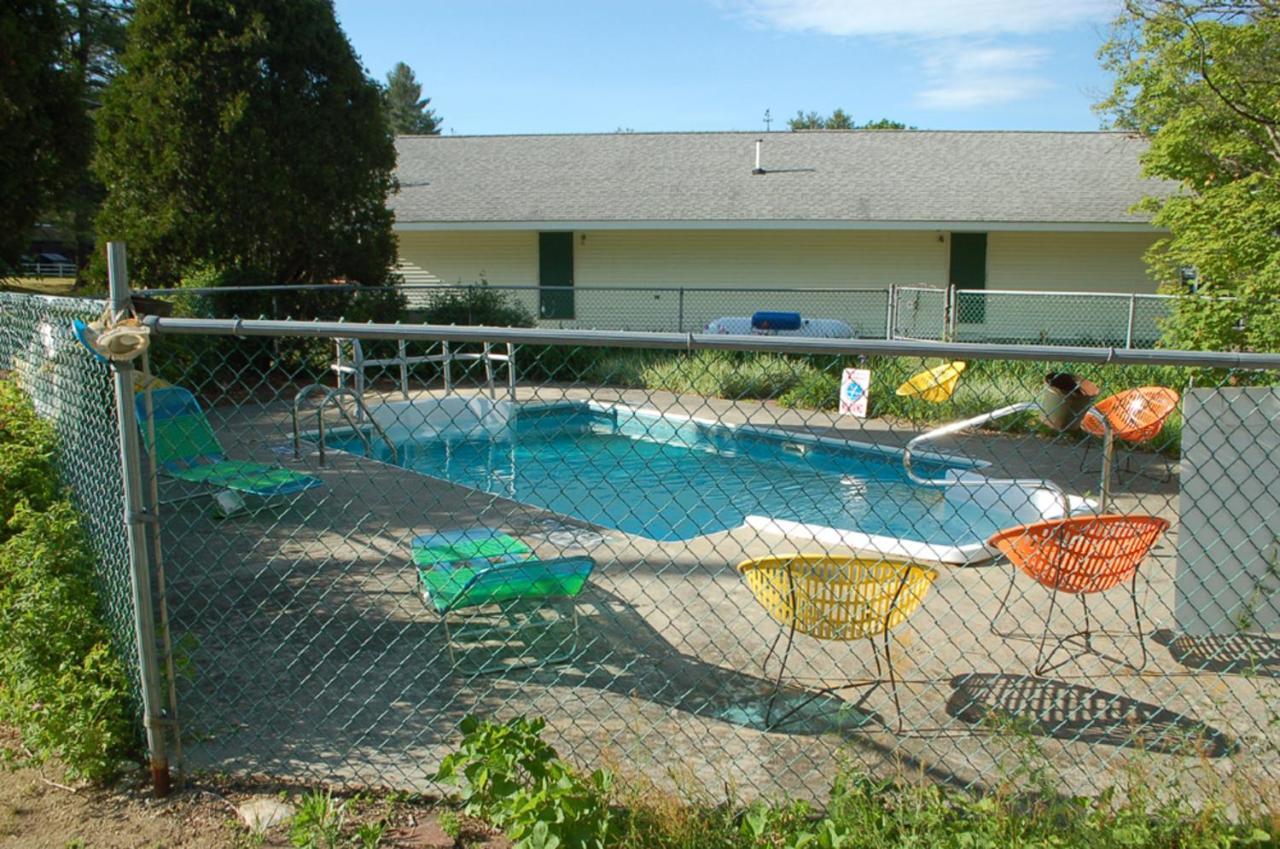Maple Leaf Motel シュローン・レイク エクステリア 写真