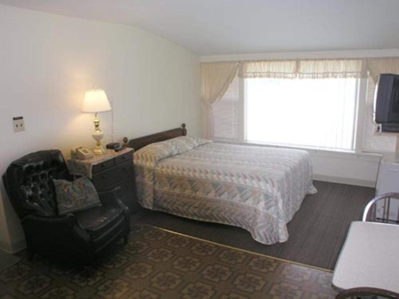 Maple Leaf Motel シュローン・レイク エクステリア 写真