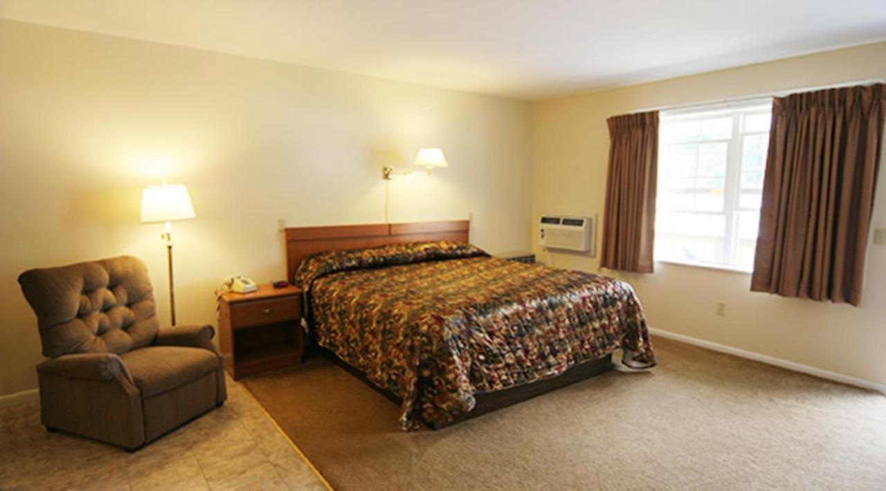 Maple Leaf Motel シュローン・レイク エクステリア 写真