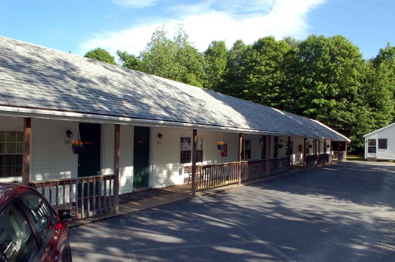 Maple Leaf Motel シュローン・レイク エクステリア 写真